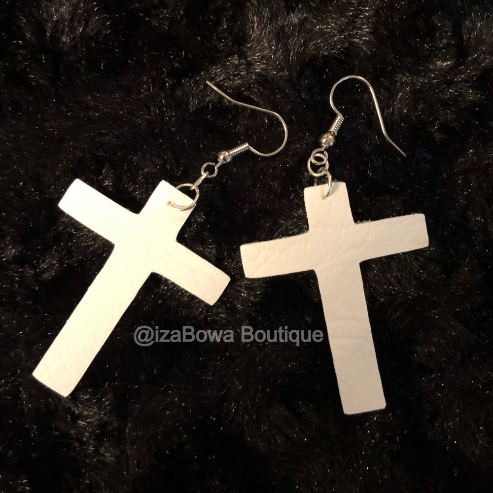White Cross shaped Faux Leather Earrings ER1598 Handmade NWT Boutique - Picture 1 of 3